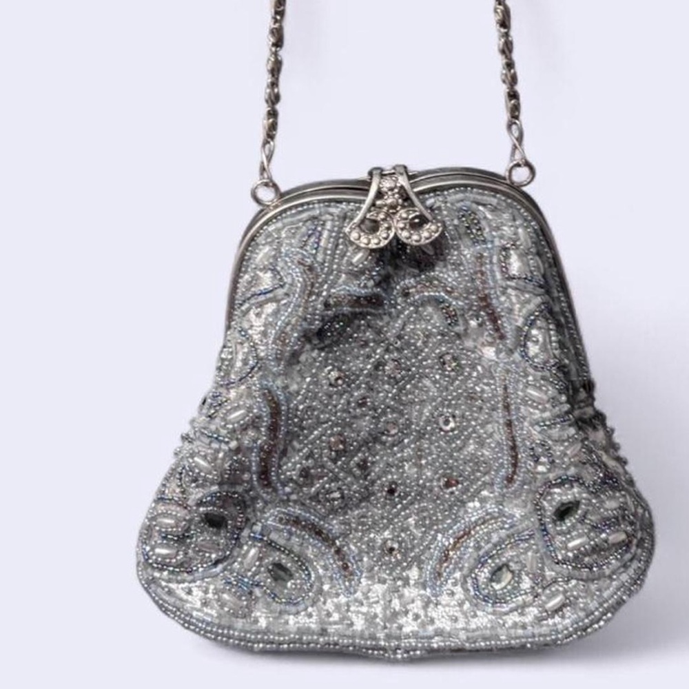 American Vintage Shimmering Silver Clutch - Picture 3 of 3